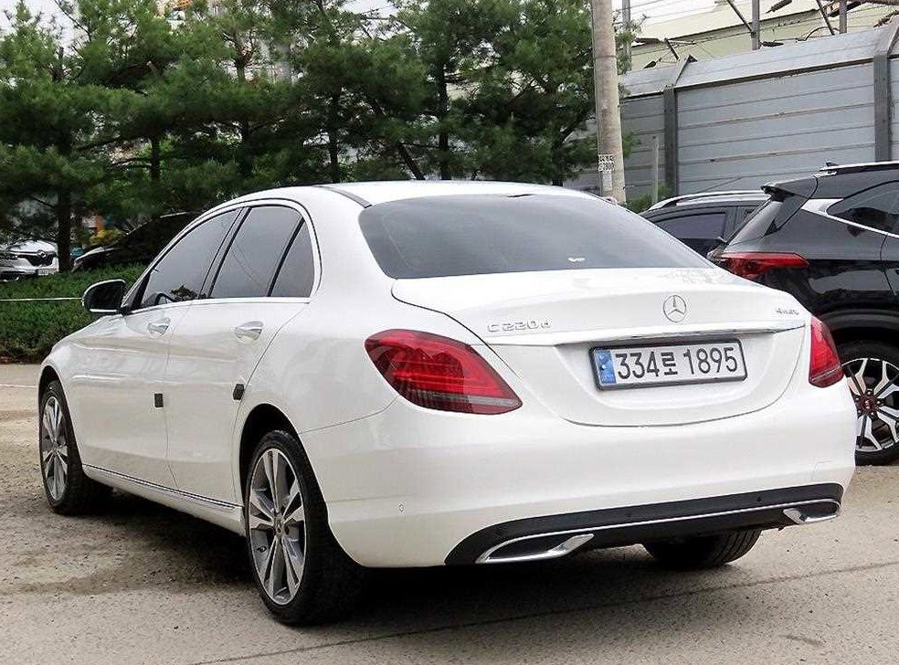 벤츠 C 클래스 C220 d 4MATIC 아방가르드 사진 3