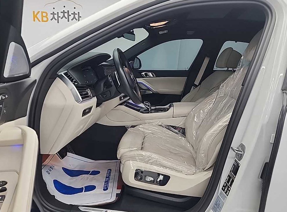 BMW X6 M50i 사진 11