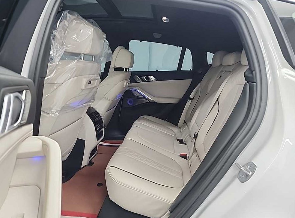 BMW X6 M50i 사진 12