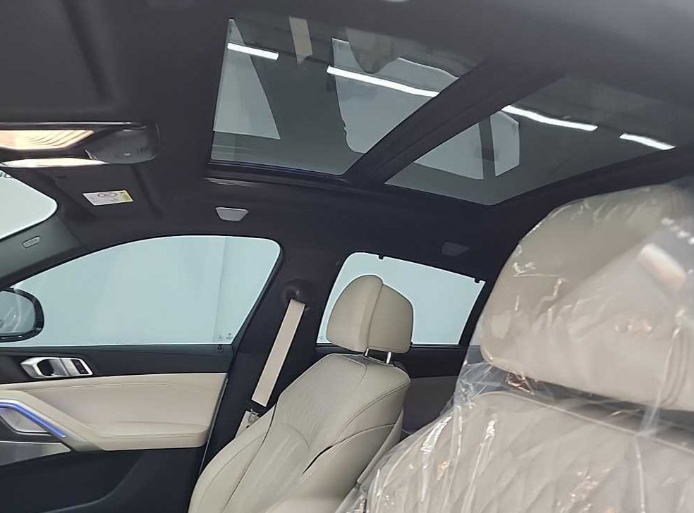 BMW X6 M50i 사진 14