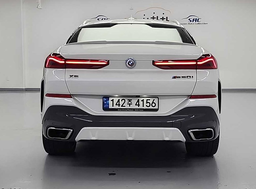 BMW X6 M50i 사진 2