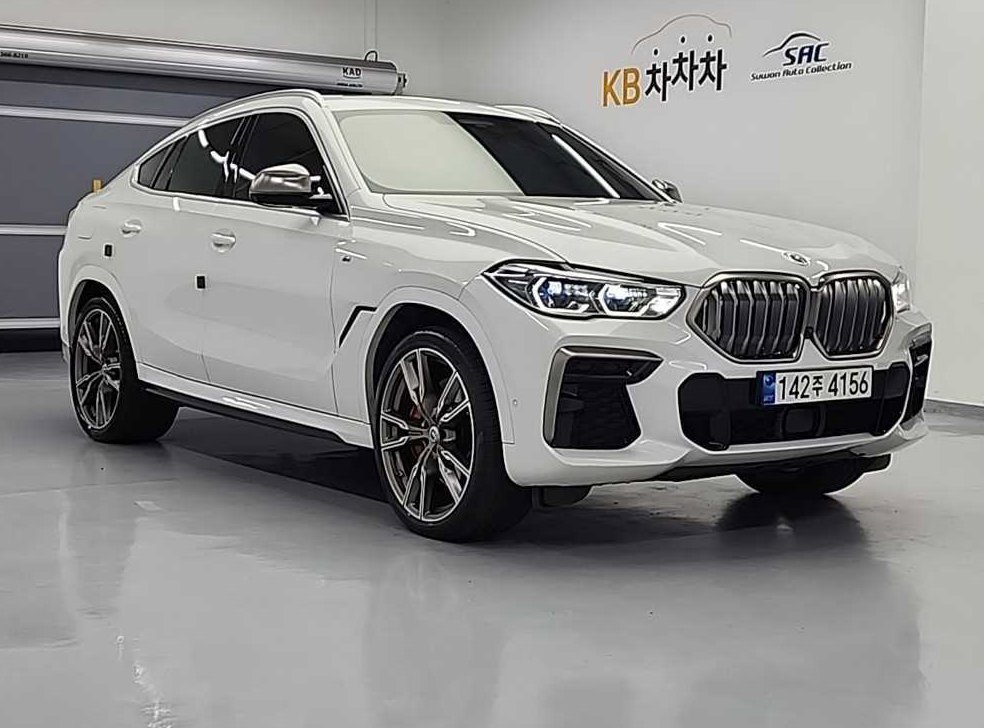 BMW X6 M50i 사진 3