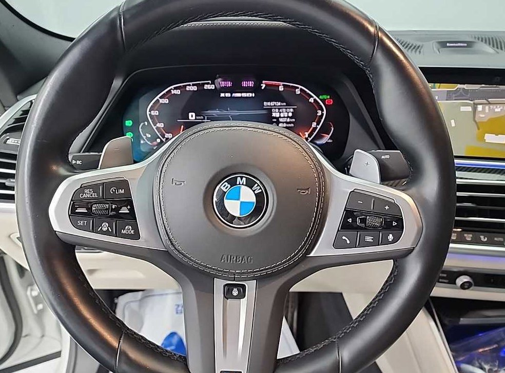BMW X6 M50i 사진 9