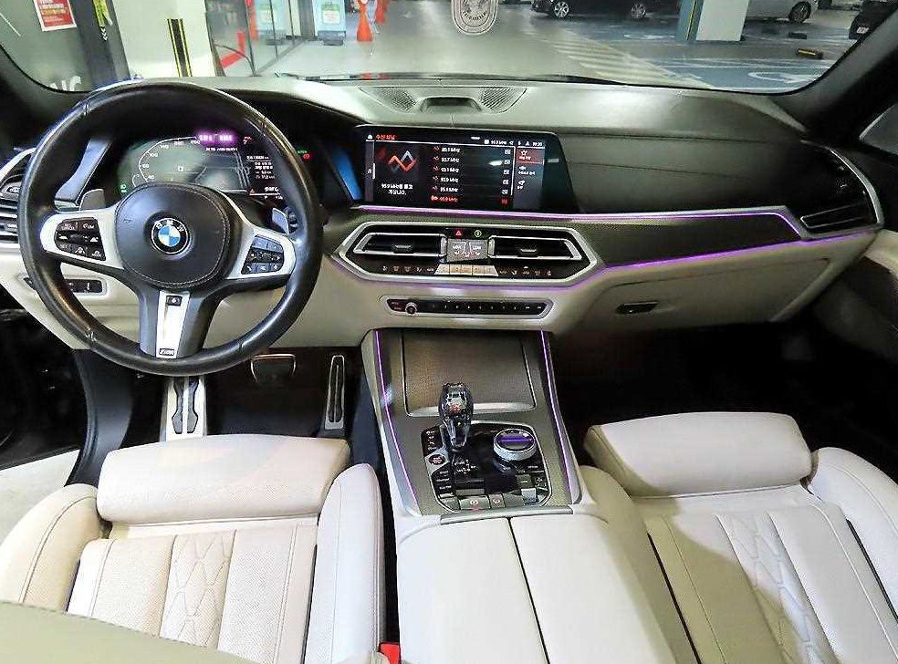 BMW X5 M50i 사진 10