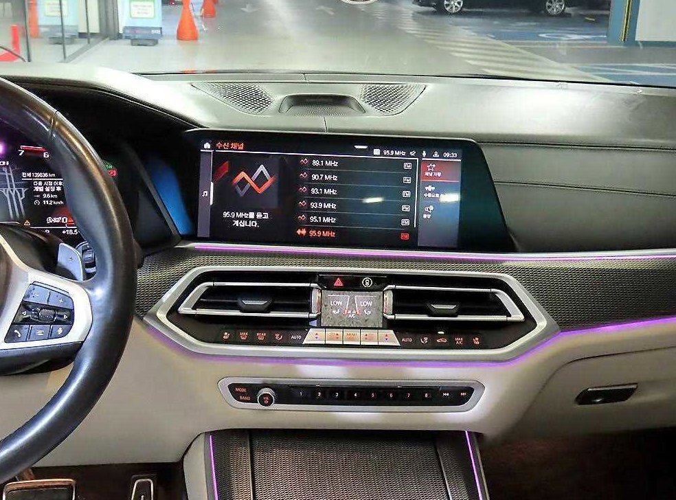 BMW X5 M50i 사진 11