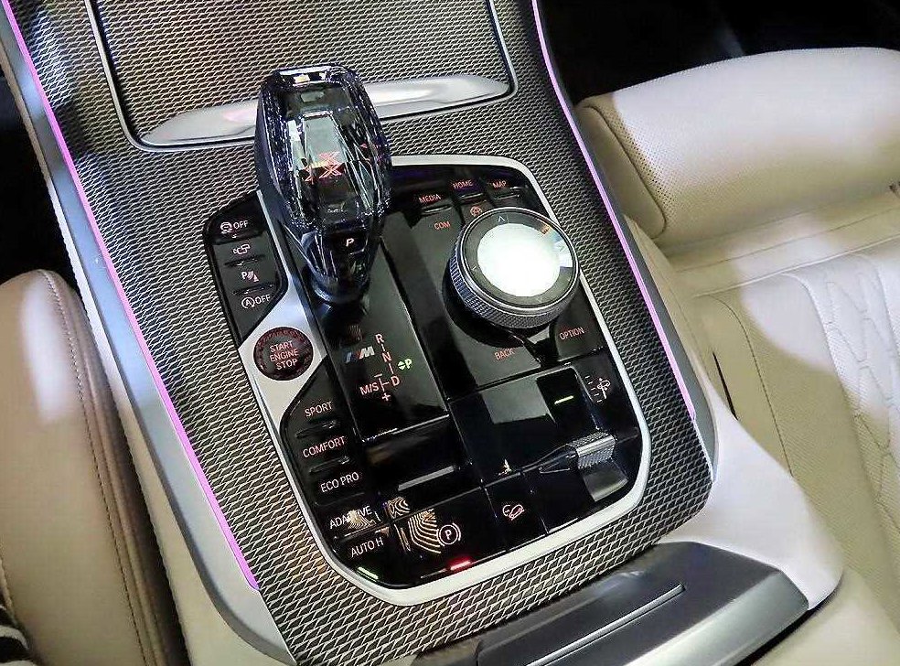 BMW X5 M50i 사진 12