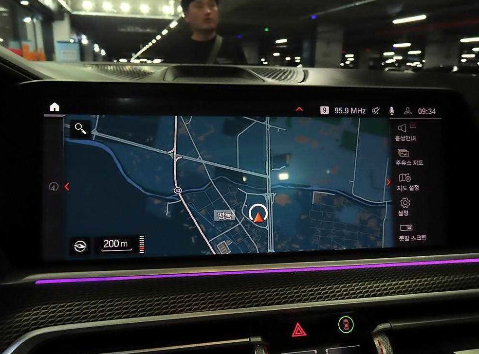 BMW X5 M50i 사진 13