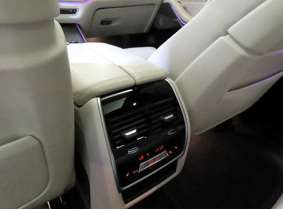 BMW X5 M50i 사진 14