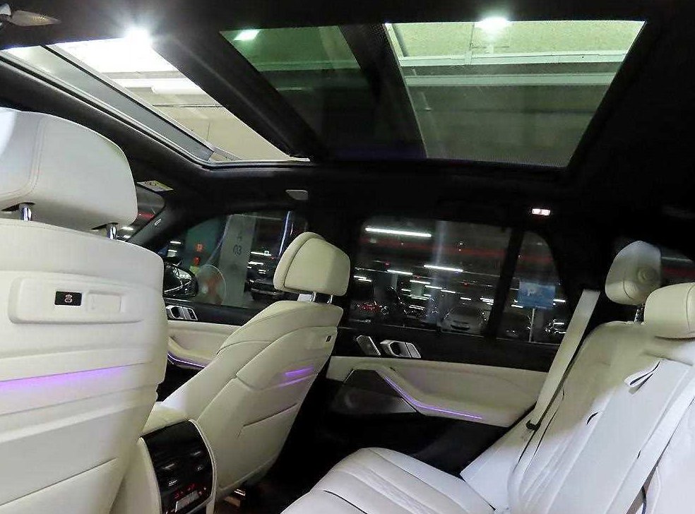 BMW X5 M50i 사진 15