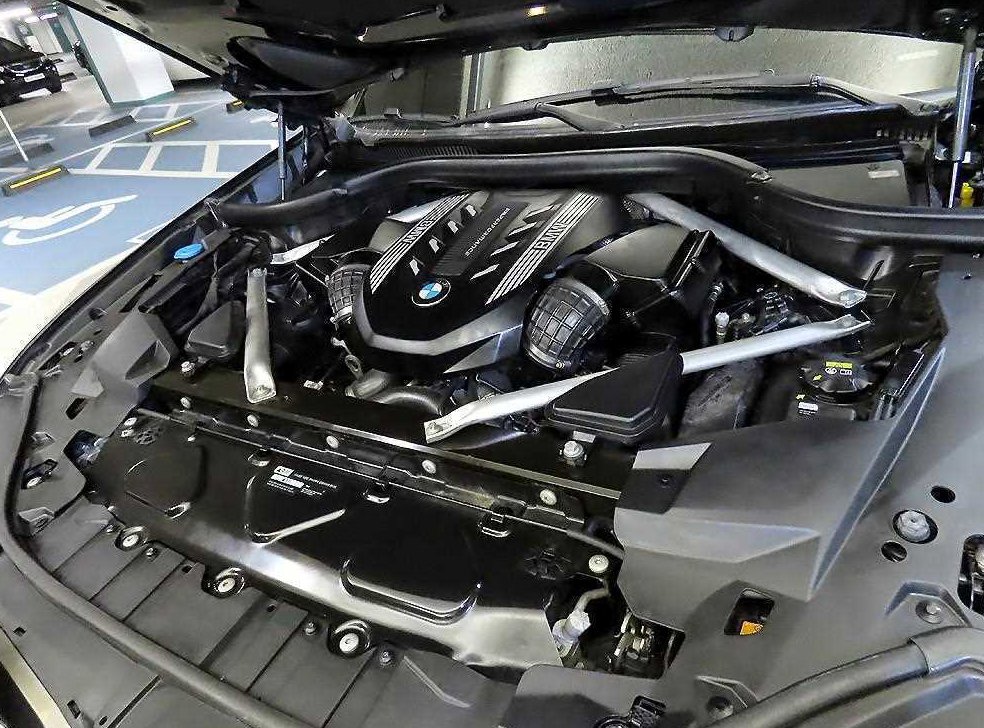 BMW X5 M50i 사진 19