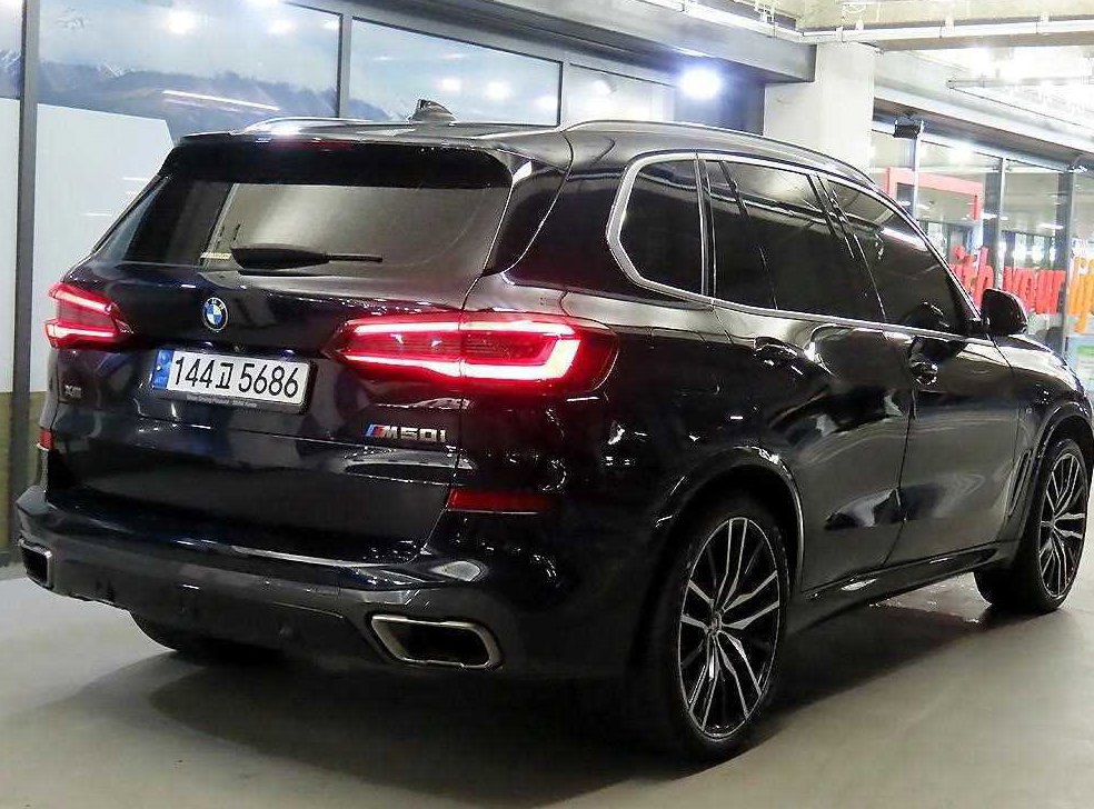 BMW X5 M50i 사진 4