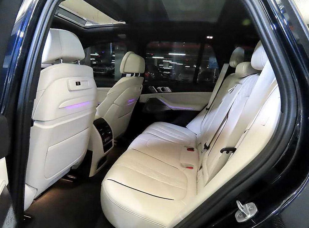 BMW X5 M50i 사진 7