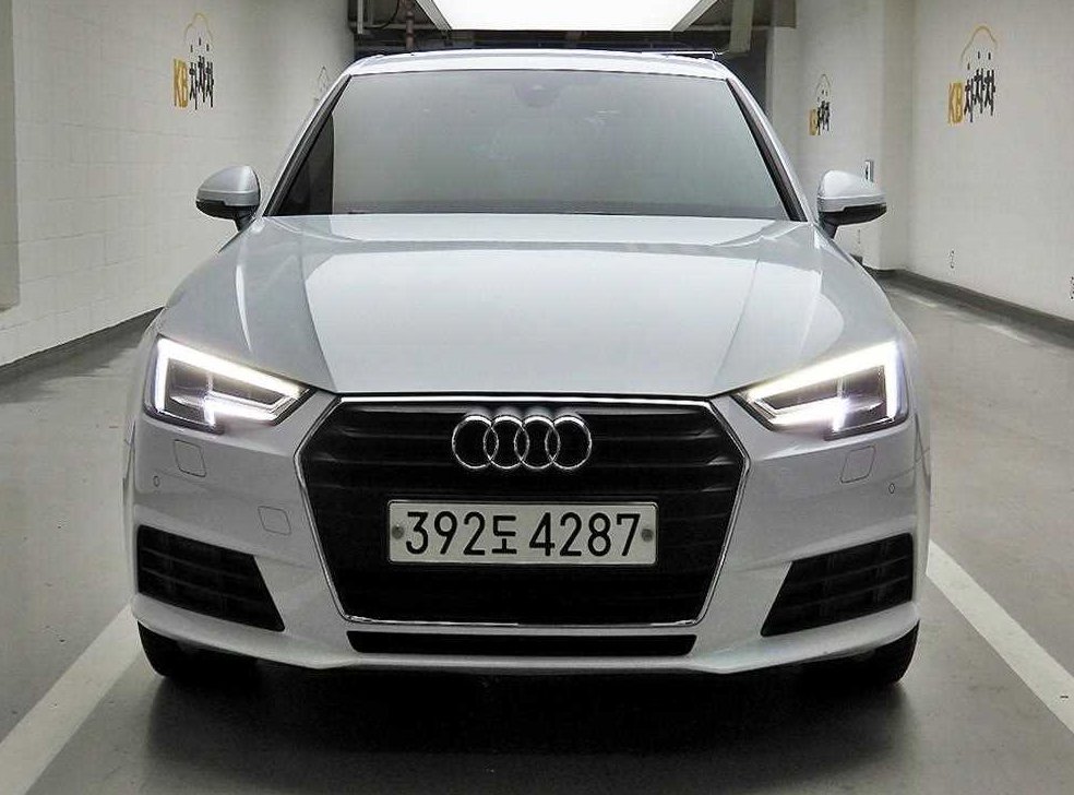 아우디 A4 40 TFSI
