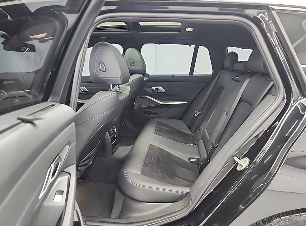 BMW 3시리즈 320d 투어링 M 스포츠 사진 12
