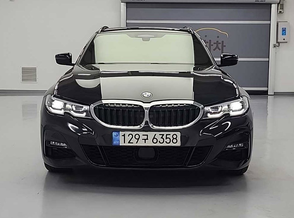 BMW 3시리즈 320d 투어링 M 스포츠 사진 2