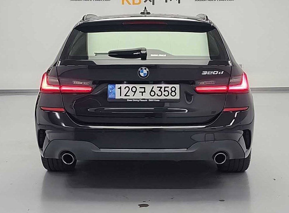 BMW 3시리즈 320d 투어링 M 스포츠 사진 3