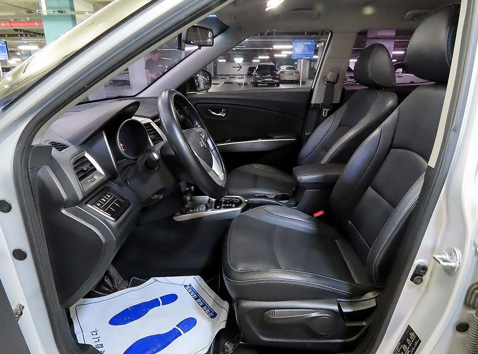 KG모빌리티(쌍용)  티볼리 디젤 4WD 1.6 VX 사진 6