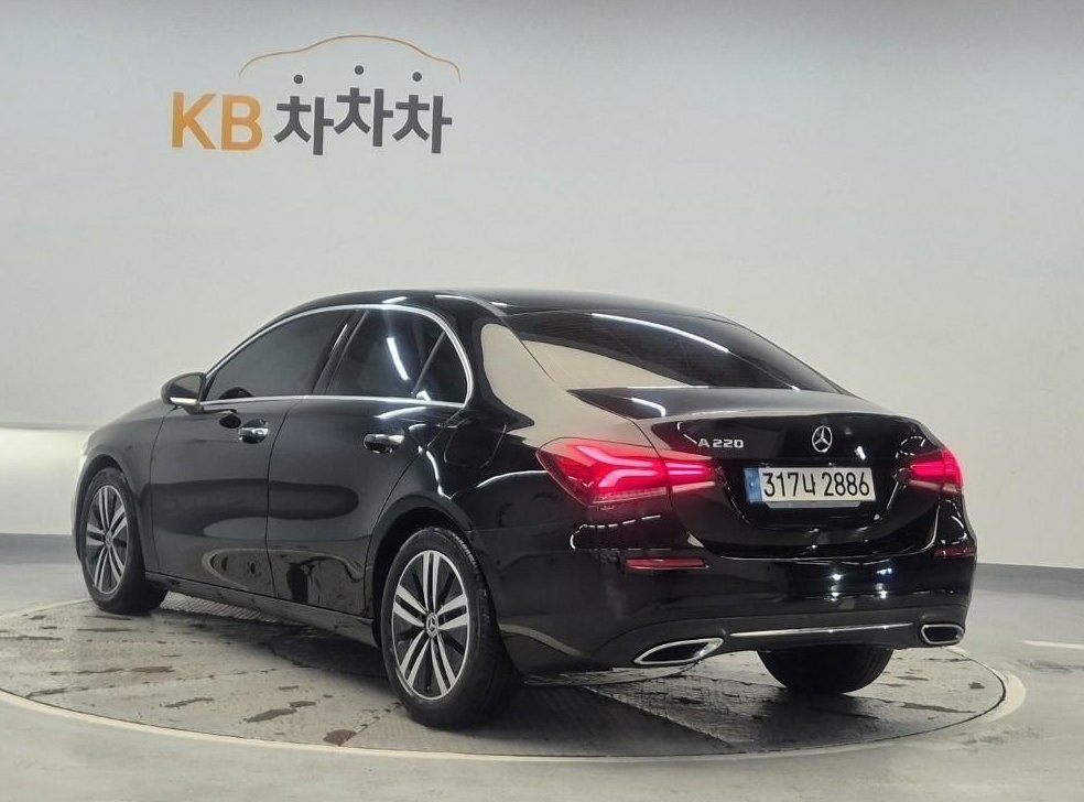 벤츠 A 클래스 A220 세단 사진 2