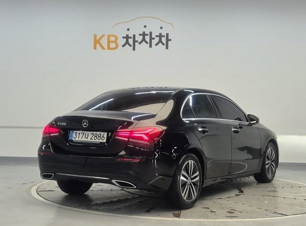 벤츠 A 클래스 A220 세단 사진 3