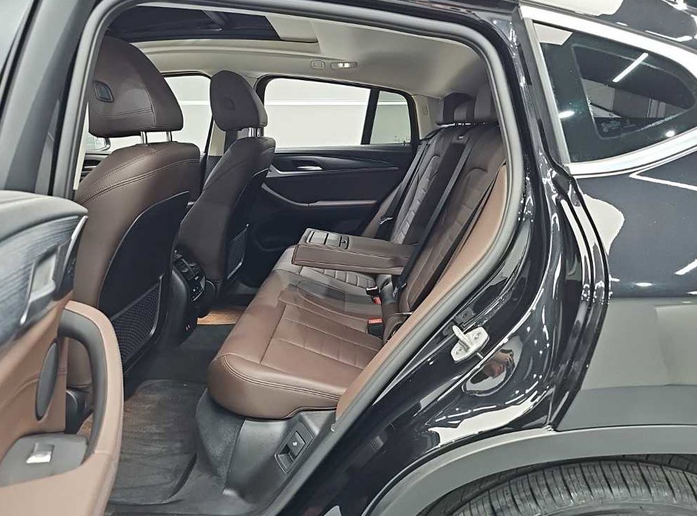 BMW X4 xDrive 20i xLine 사진 12