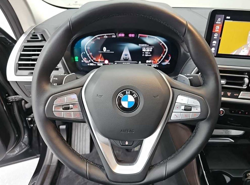 BMW X4 xDrive 20i xLine 사진 9