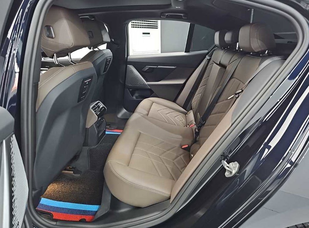 BMW 5시리즈 520i 사진 12
