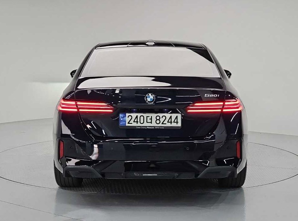 BMW 5시리즈 520i 사진 3