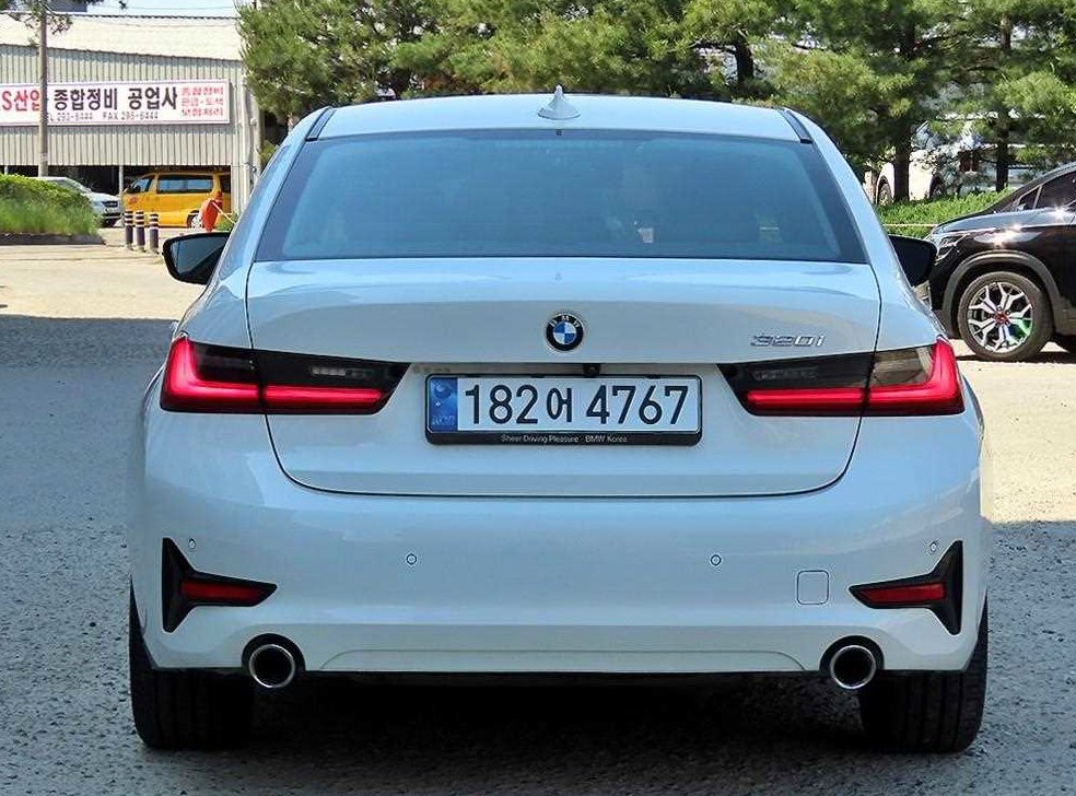 BMW 3시리즈 320i 사진 4