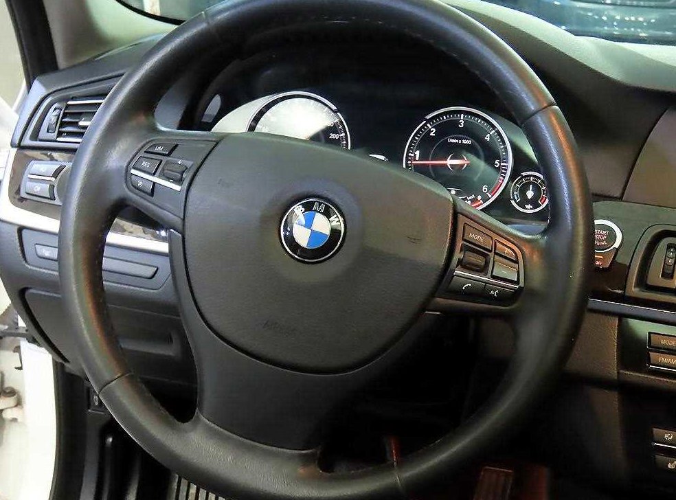 BMW 5시리즈 520d 사진 8