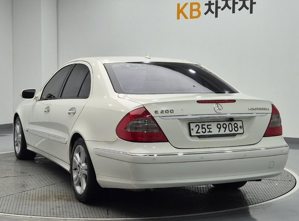 벤츠 E 클래스 E200K 아방가르드 사진 2
