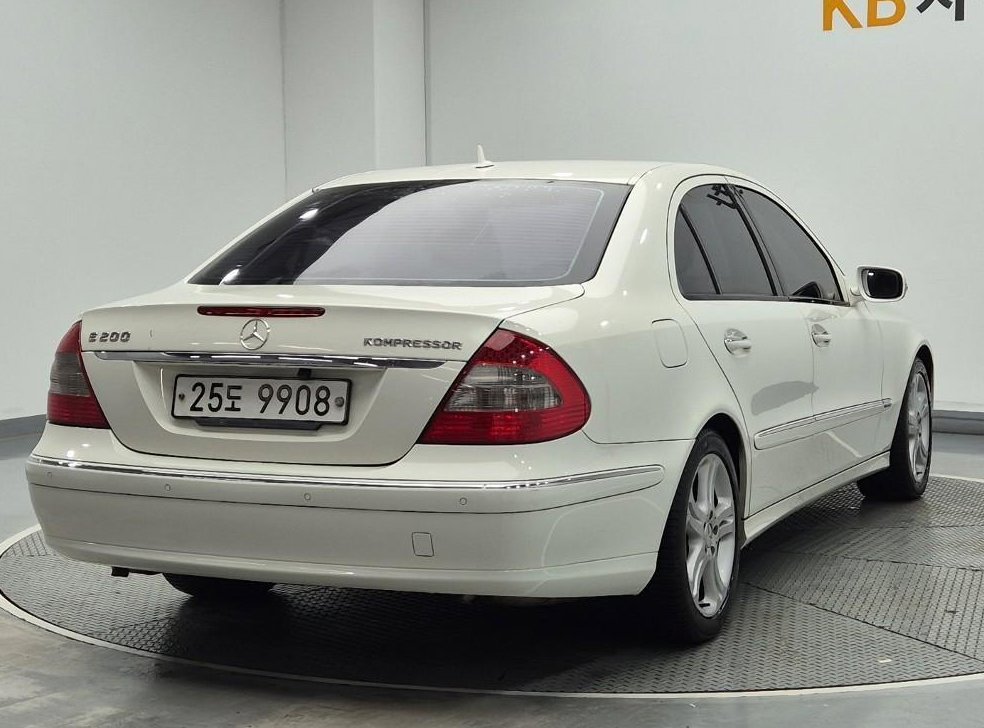 벤츠 E 클래스 E200K 아방가르드 사진 3