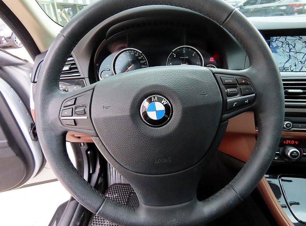 BMW 5시리즈 520d xDrive 사진 8