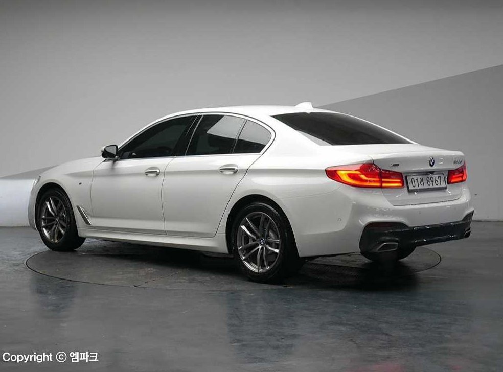 BMW 5시리즈 520d xDrive M 스포츠 사진 2