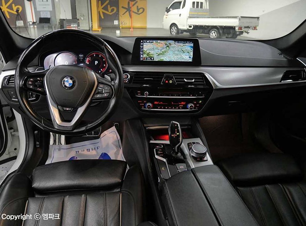 BMW 5시리즈 520d xDrive M 스포츠 사진 6