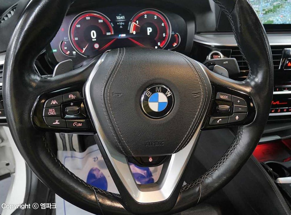 BMW 5시리즈 520d xDrive M 스포츠 사진 8