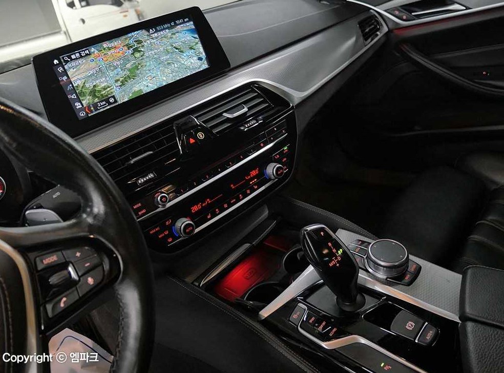 BMW 5시리즈 520d xDrive M 스포츠 사진 9