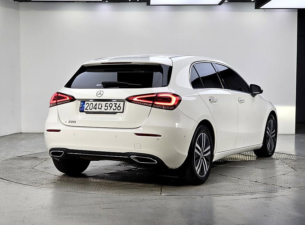 벤츠 A 클래스 A220 해치백 사진 4