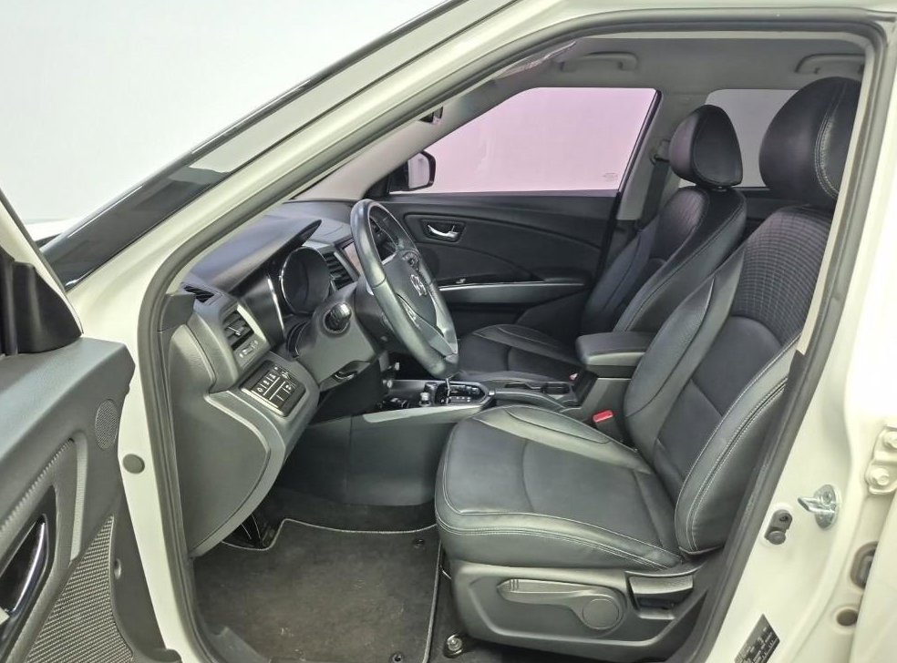 KG모빌리티(쌍용)  티볼리 4WD 가솔린 LX 사진 11