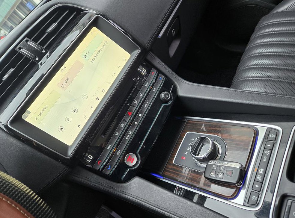 재규어 F-PACE 20d 포트폴리오 사진 13