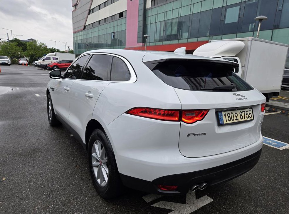 재규어 F-PACE 20d 포트폴리오 사진 4