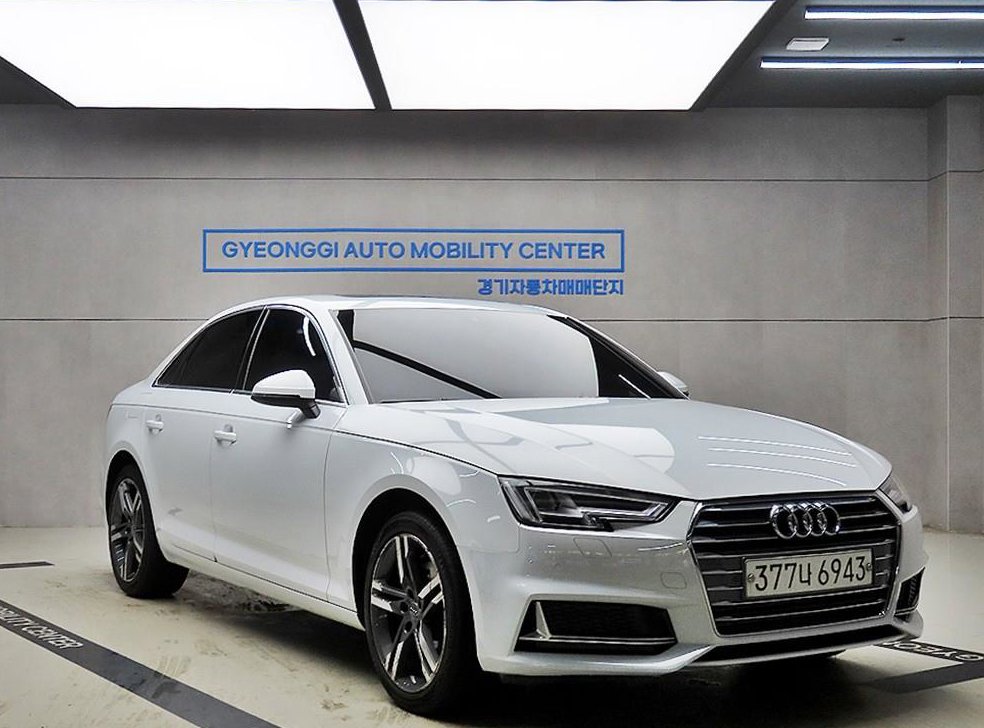 아우디 A4 40 TFSI