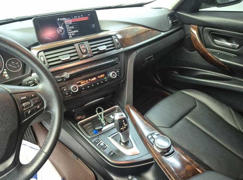 BMW 3시리즈 320d 사진 10