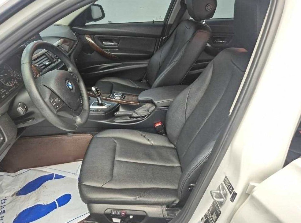 BMW 3시리즈 320d 사진 11