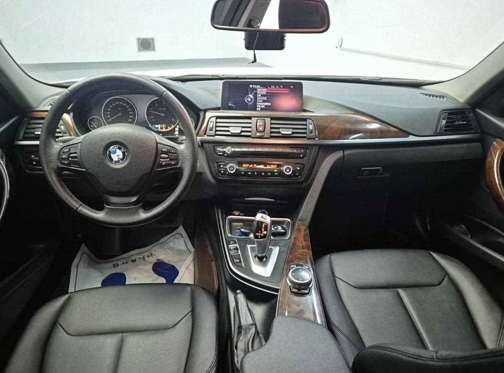 BMW 3시리즈 320d 사진 7