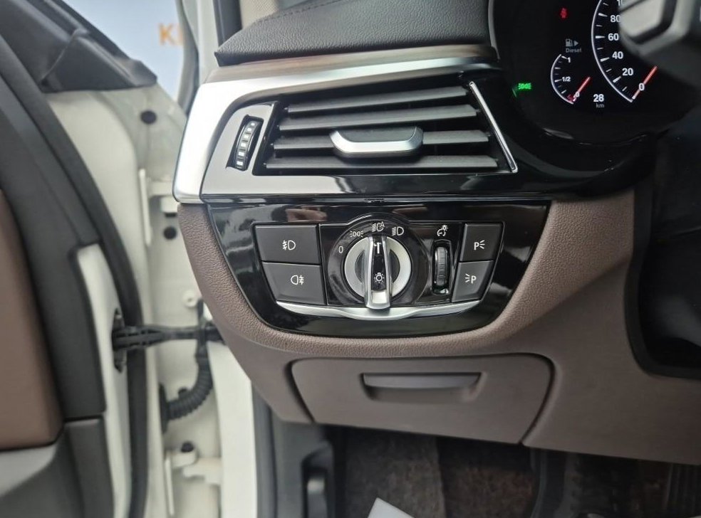 BMW 5시리즈 520d 럭셔리 플러스 사진 8