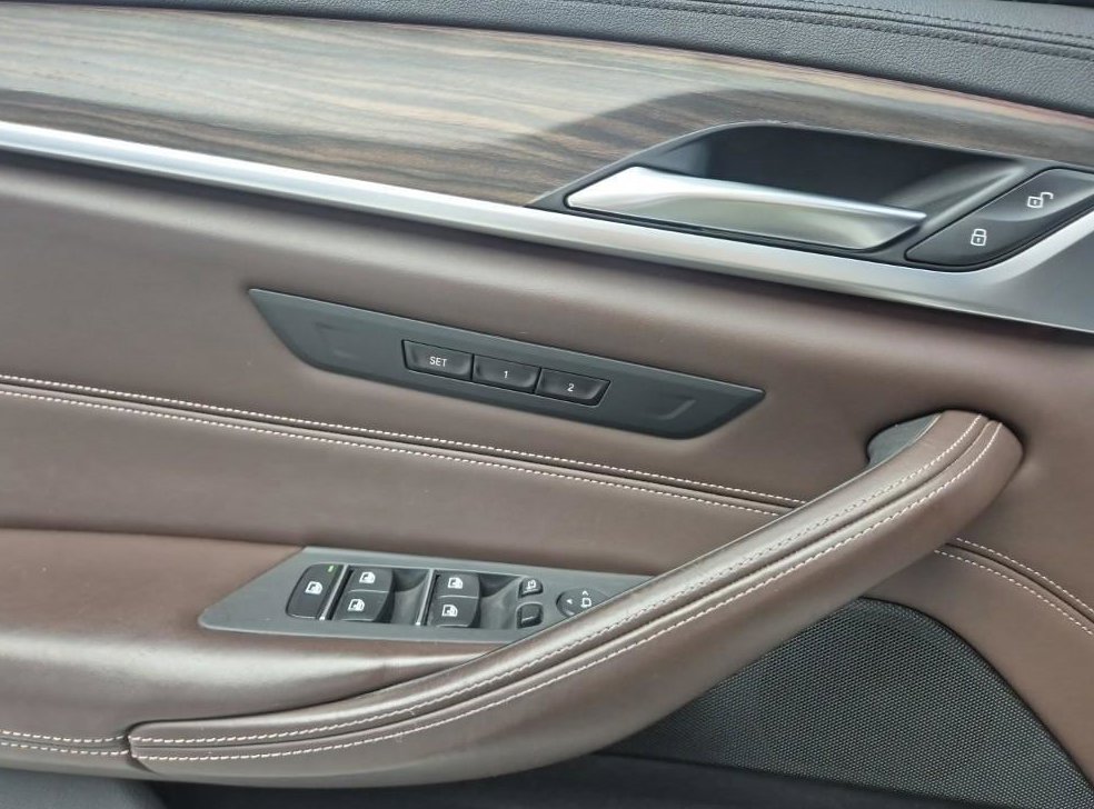 BMW 5시리즈 520d 럭셔리 플러스 사진 9