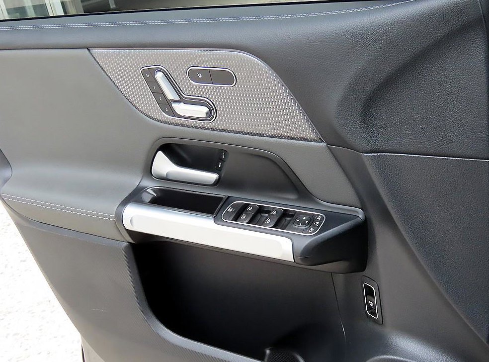 벤츠 EQB EQB 300 4MATIC 사진 11