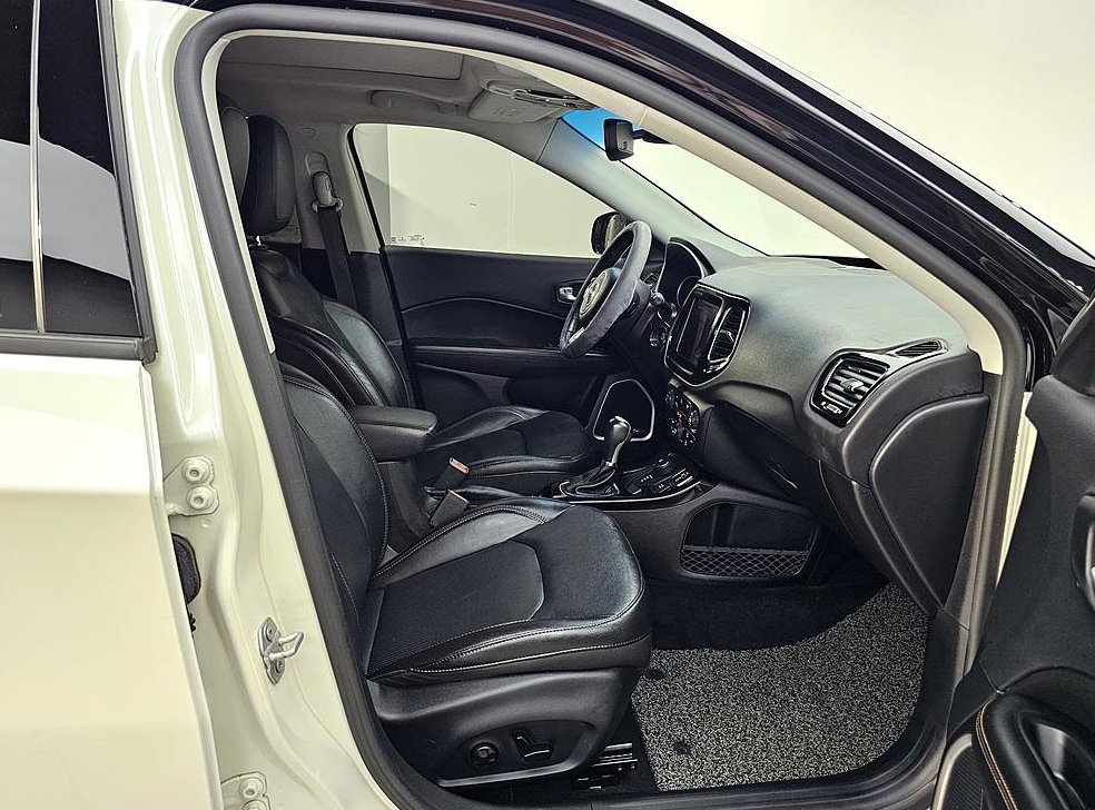 지프 컴패스 2.4 AWD 리미티드 사진 11