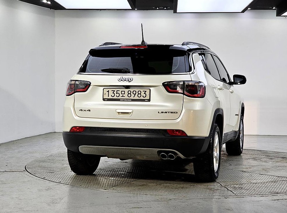 지프 컴패스 2.4 AWD 리미티드 사진 3