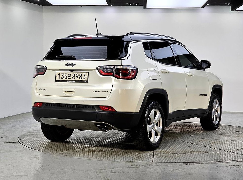 지프 컴패스 2.4 AWD 리미티드 사진 4